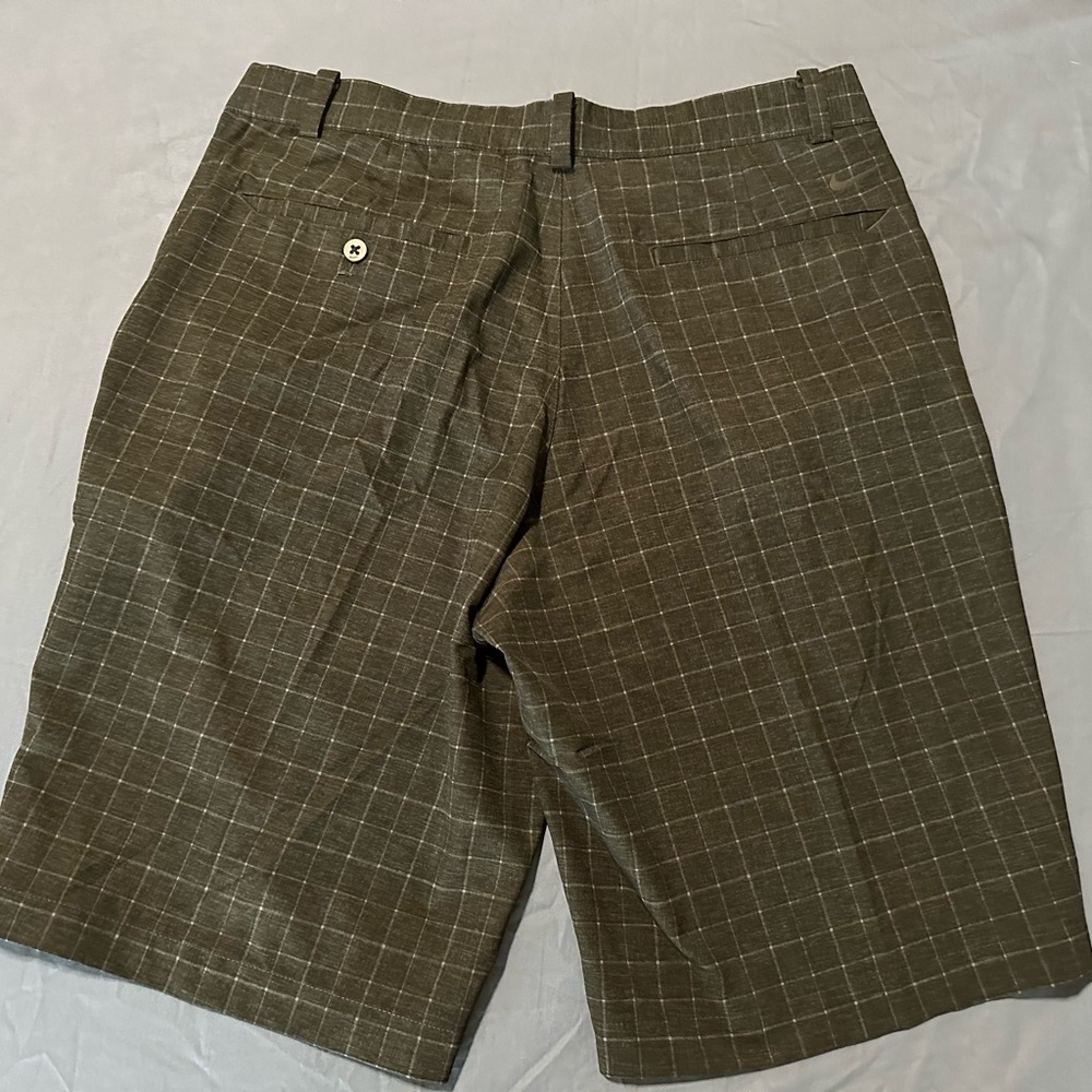 Nike Men's Dark Gray Checkered‎ Golf Shorts - Picture 2 of 3